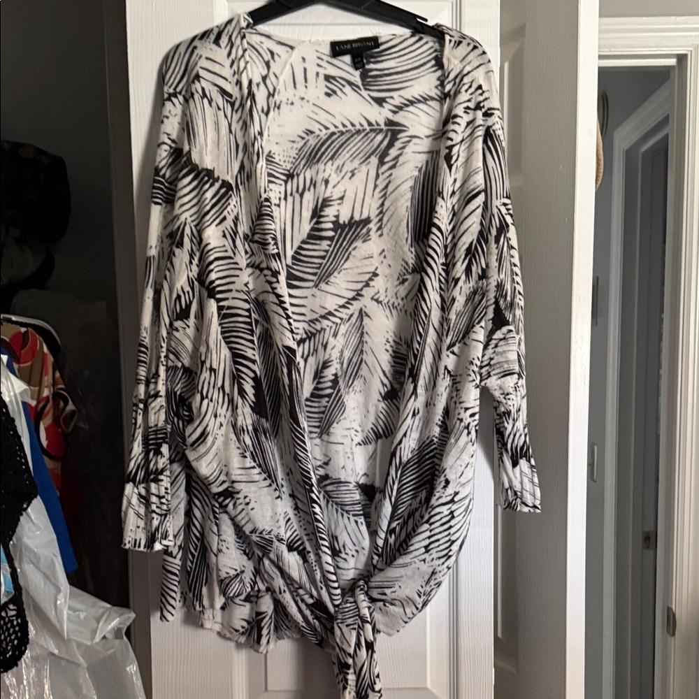 Lane Bryant Black & White Palm-Print Tie-Front Tunic